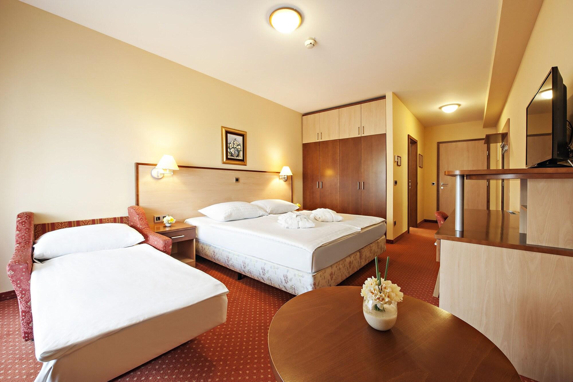 Terme Banovci - Hotel Zeleni Gaj Verzej Ngoại thất bức ảnh