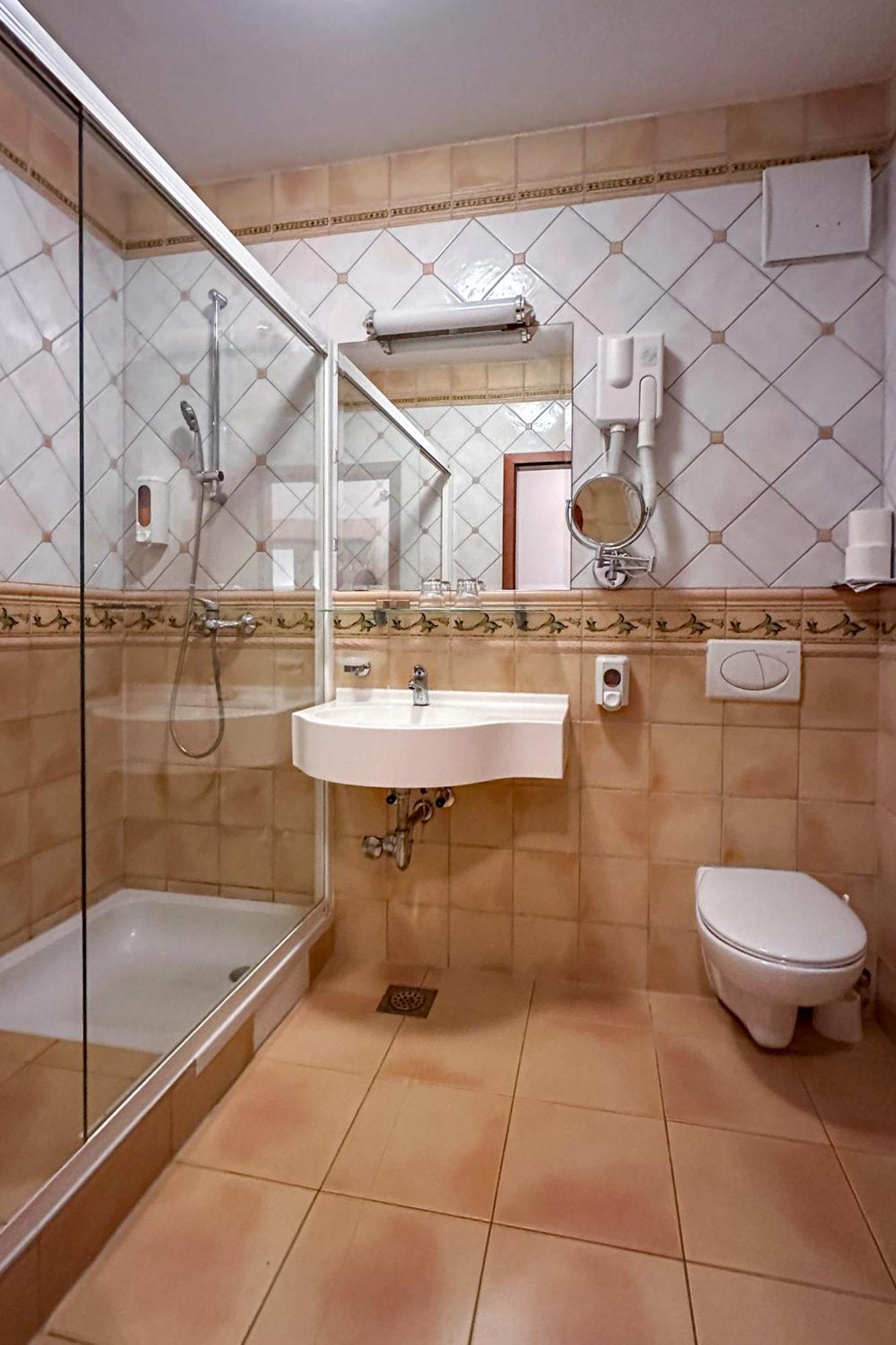 Terme Banovci - Hotel Zeleni Gaj Verzej Ngoại thất bức ảnh